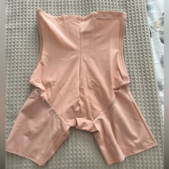 Honey Love Super Power Short Shaper - Picture 2 of 3